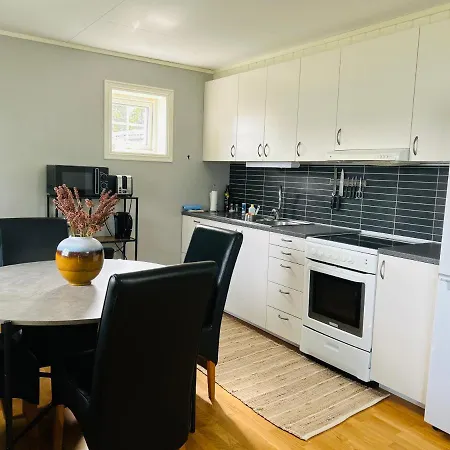 In With Sea And Mountain View Apartman