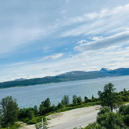 In With Sea And Mountain View Apartment